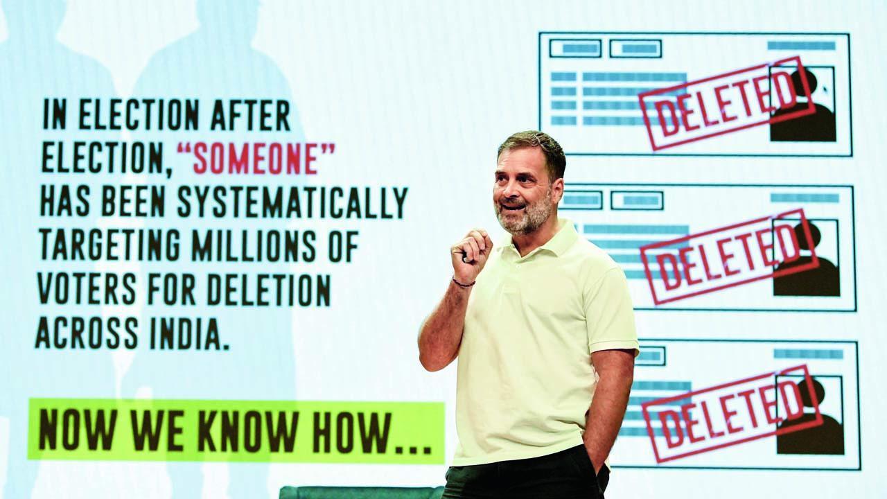 ગઈ કાલે દિલ્હીમાં મીડિયાને સંબોધતા રાહુલ ગાંધી.